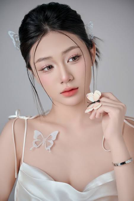 Trần Hà Linh show hàng lồn múp siêu đẹp lại còn khẩu dâm